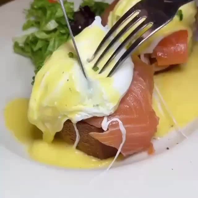 This long weekend calls for a delectable breakfast spread! Runny eggs benedict, delightful avocado toast and patriotic treats are yours! ...