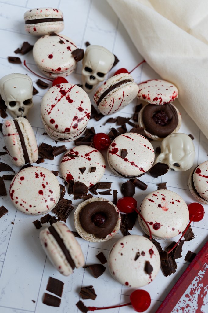 HALLOWEENmacaronBLACKFOREST2